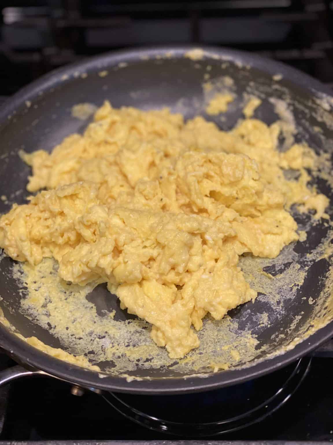 SUPER FLUFFY SCRAMBLED EGGS | BREAKFAST | BRUNCH